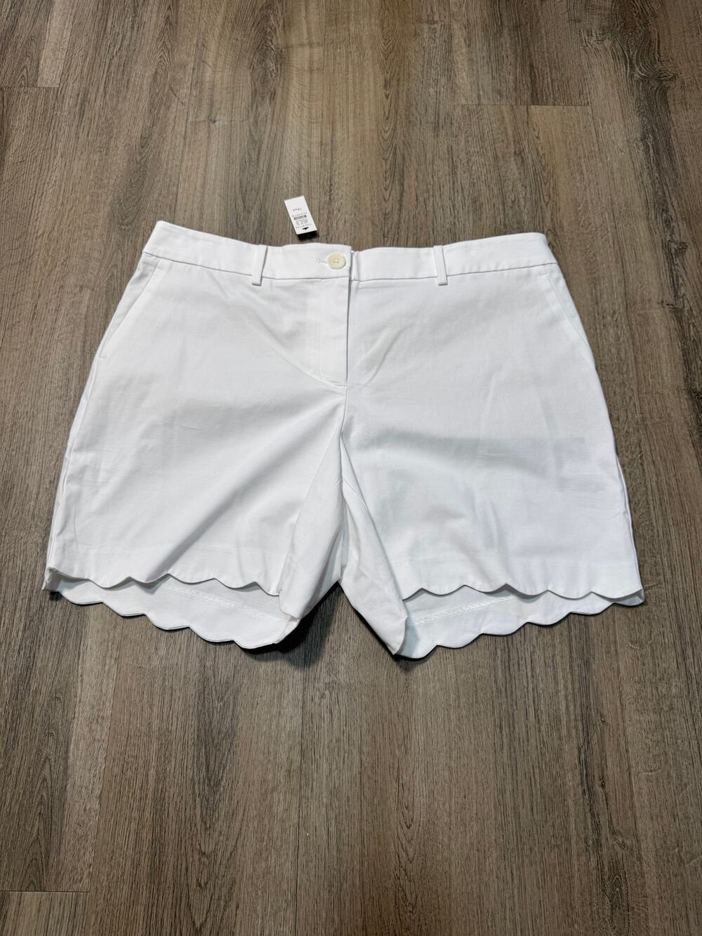 Talbots Women's White Scalloped Hem Bermuda Shorts